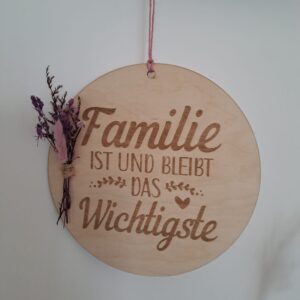 Lasergravierte Holzdeko „Familie ist das Wichtigste“