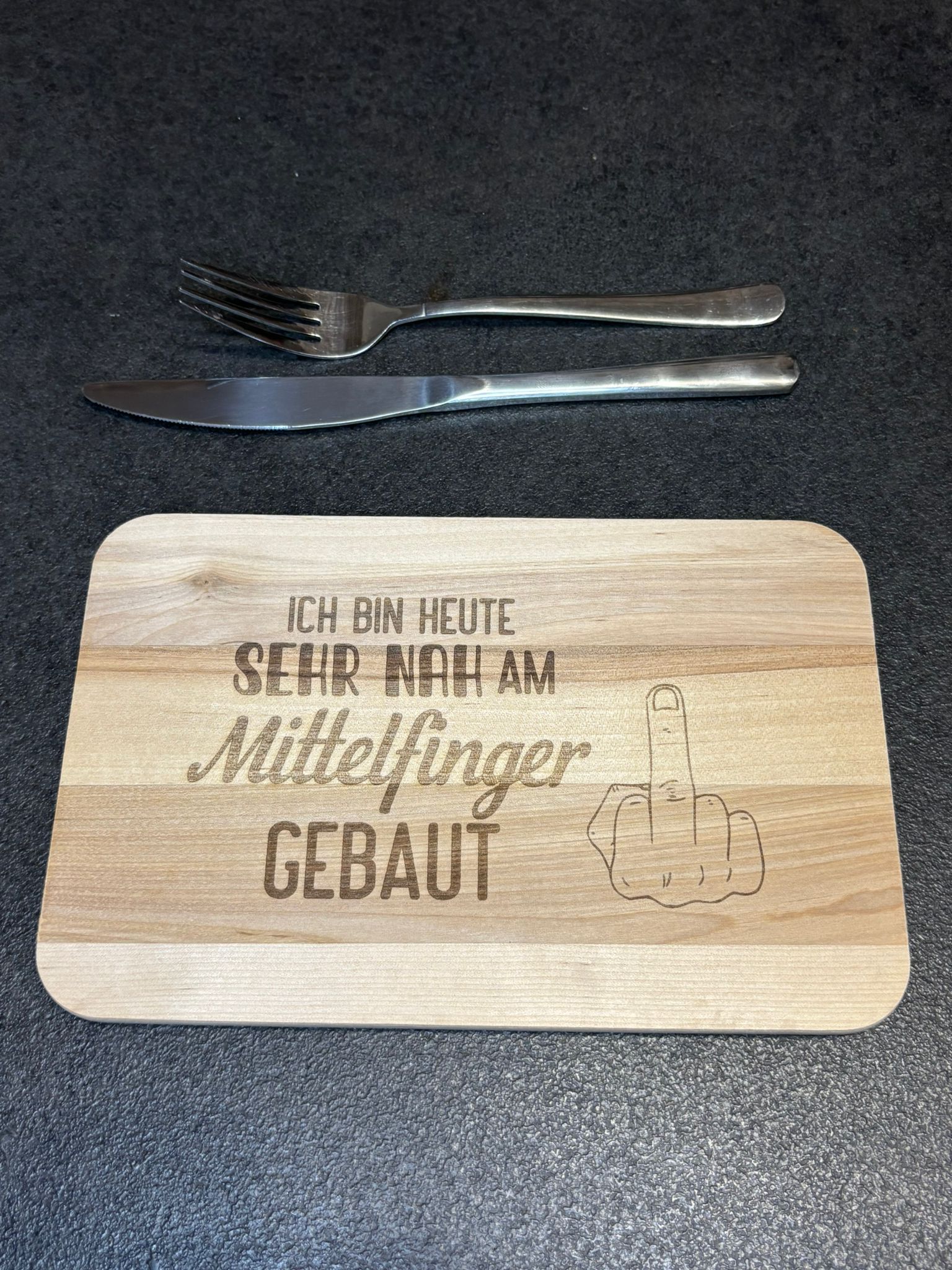 Lasergraviertes Frühstücksbrett aus Holz mit Spruch – Bild 4