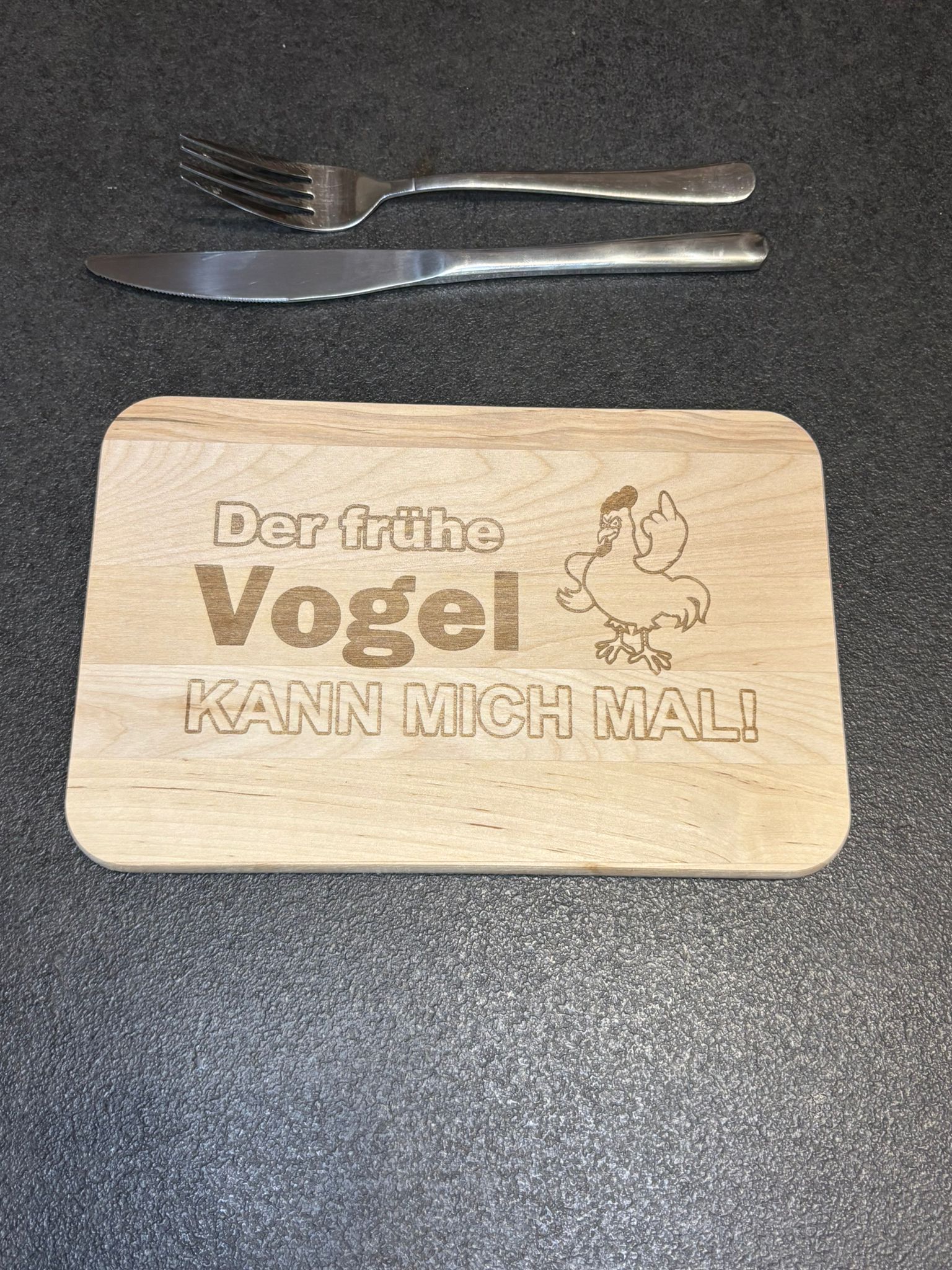 Lasergraviertes Frühstücksbrett aus Holz mit Spruch – Bild 2
