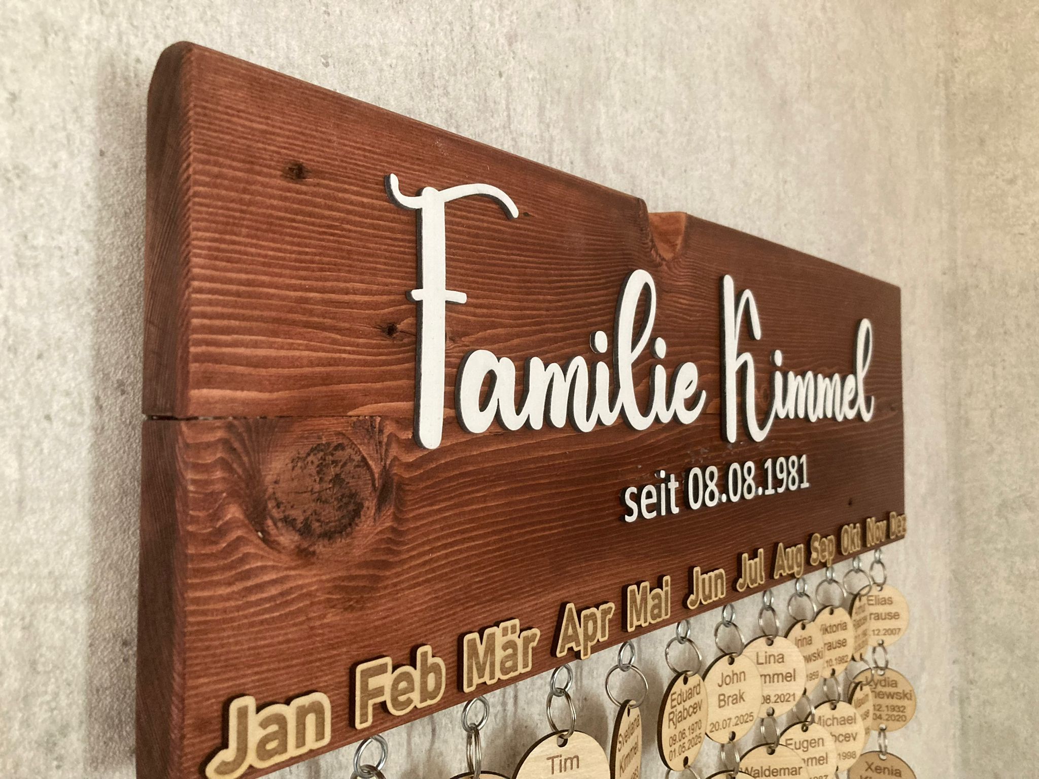 Familienkalender aus Holz personalisiert - 10 Anänger – Bild 2