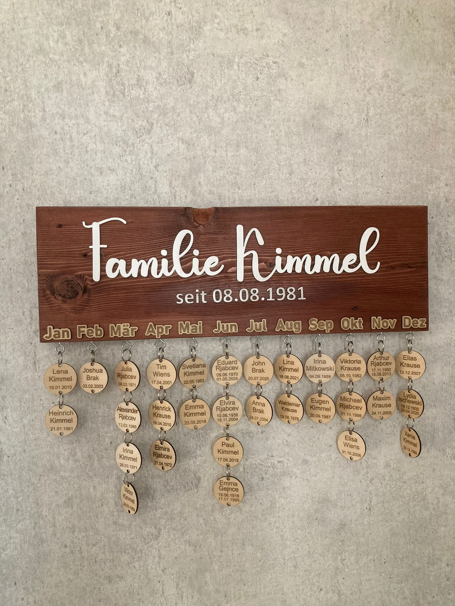 Familienkalender aus Holz personalisiert - 10 Anänger