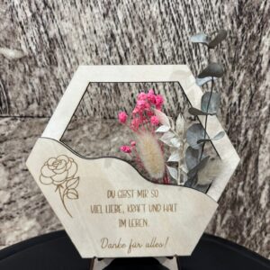 Holz Blumenhalter mit Gravur – Geschenk aus Holz gelasert