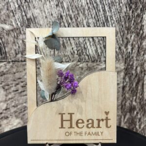 Aufsteller "Heart of the Family" mit Trockenblumen