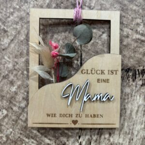 Holzanhänger Mama mit Trockenblumen
